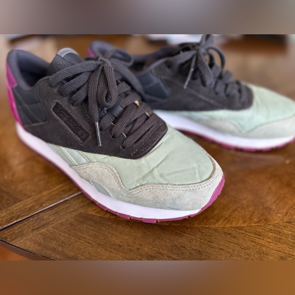 Reebok Classics W7 excellent cond Nylon Suede